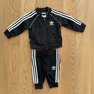 NWOT adidas Infants Superstar Tracksuit in Black and White - Size 3M